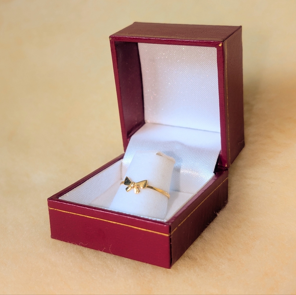 Real 18K Saudi Gold Ribbon Ring Sz 7